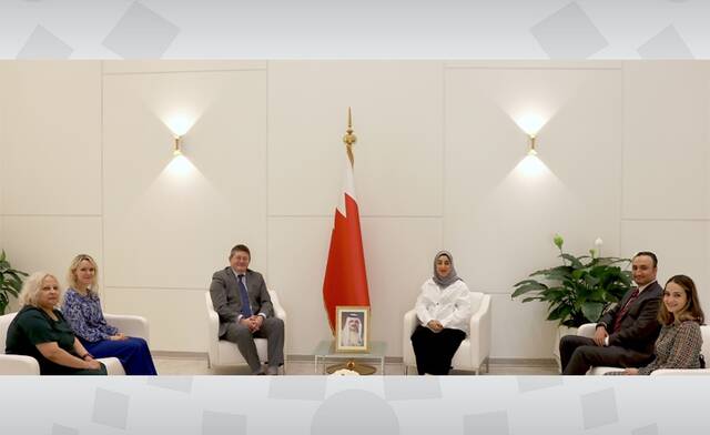 وزيرة السياحة تستقبل سفير بريطانيا بمناسبة انتهاء فترة عمله في البحرين