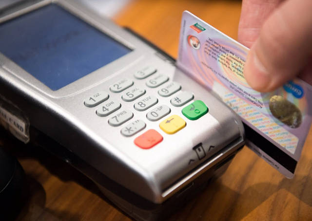 إنفوجراف.. تفاصيل قيمة عمليات الدفع بالبطاقات الائتمانية في البحرين