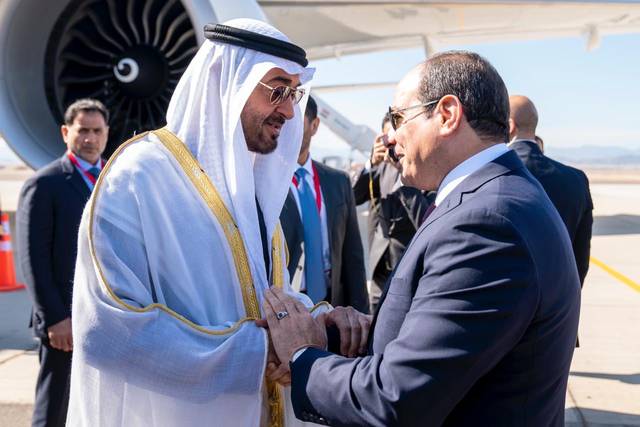 محمد بن زايد يصل مصر للمشاركة بافتتاح قاعدة برنيس العسكرية