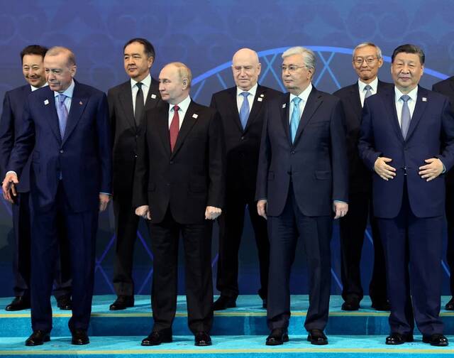 بوتين يسعى لتكوين تحالفات وكسر هيمنة الدولار خلال قمة بريكس