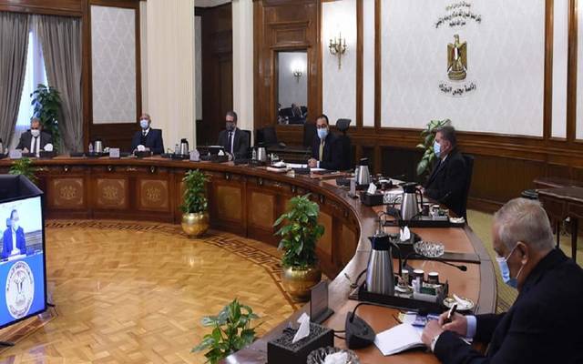 خلال اجتماع مجلس الوزراء المصري مع عدد من كبار المصنعين للأتوبيس الكهربائي