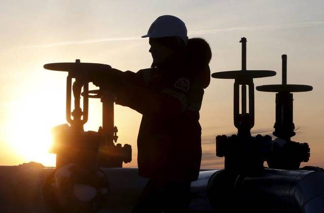 النفط يرتفع مع هبوط المخزون الأمريكي