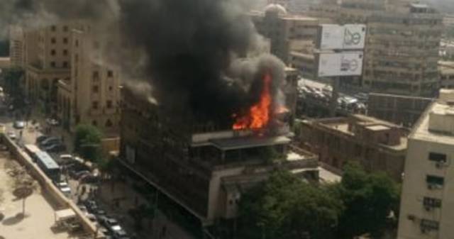 حريق بمبنى نقابة التجاريين في وسط القاهرة