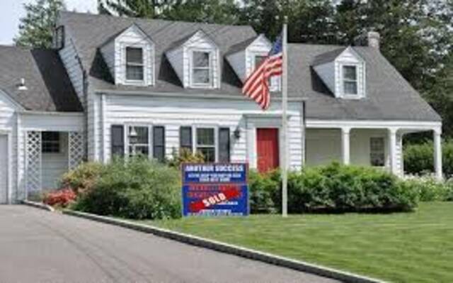 أزمة إسكان جديدة مع انخفاض مبيعات المنازل بأكثر من 8%