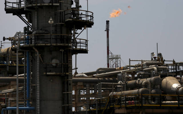 الكويت تخفض إنتاجها اليومي من النفط 130 ألف برميل