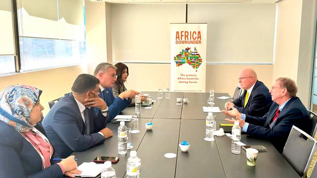 وزير البترول يبحث مع شركات أسترالية ضخ استثمارات جديدة في قطاع التعدين بمصر