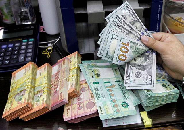 القطاع التجاري اللبناني يعترض على تقييد حركة السحب النقدي من البنوك بالليرة