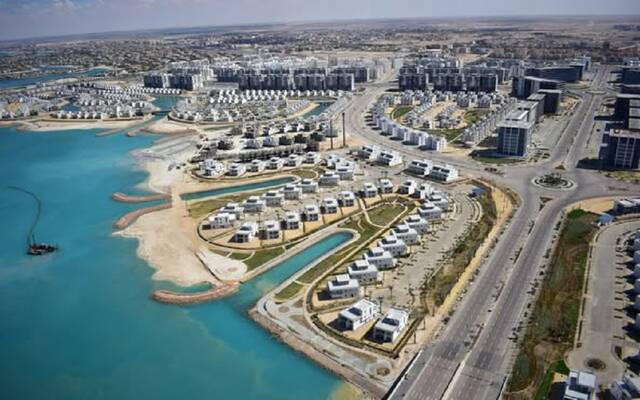 مدبولي يتابع تسليم وحدات العلمين الجديدة.. 11 ألف وحدة جاهزة و6 آلاف تم تسليمها