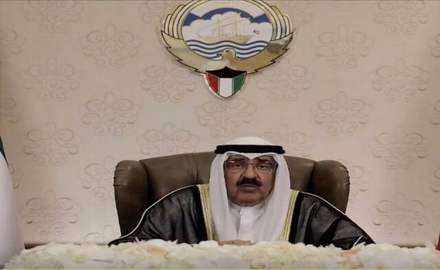 أمير الكويت يحل مجلس الأمة ويوقف العمل ببعض مواد الدستور لمدة 4 سنوات