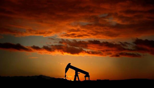 Oil falls on profit booking ahead of economic data