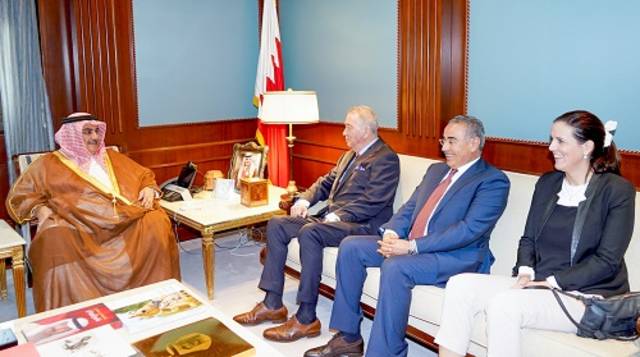 وزير الخارجية البحريني يلتقي رئيس المعهد الدولي للسلام