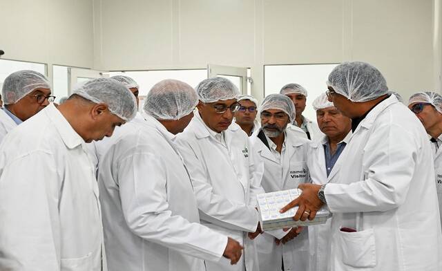صطفى مدبولي رئيس مجلس الوزراء المصري يتفقد مصنع الشركة "الأوروبية المصرية للصناعات الدوائية"