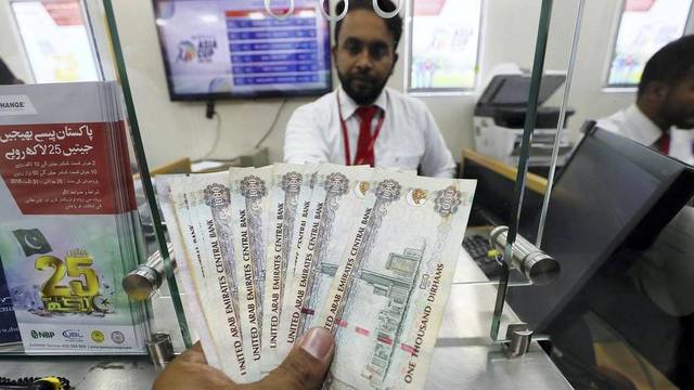 تحليل: بنوك الإمارات تحصد المزيد من ودائع الوافدين
