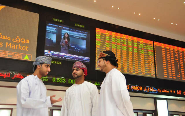 "بنك نزوى" و"أوكيو غاز" يرتفعان بمؤشر مسقط في الدقائق الأولى