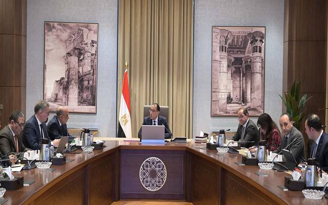 رئيس الوزراء مصر يتابع موقف تأمين إمدادات الطاقة لتشغيل المحطات الكهربائية