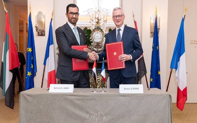 الإمارات وفرنسا توقّعان مذكرة تفاهم لإطلاق منصة للاستثمار المناخي