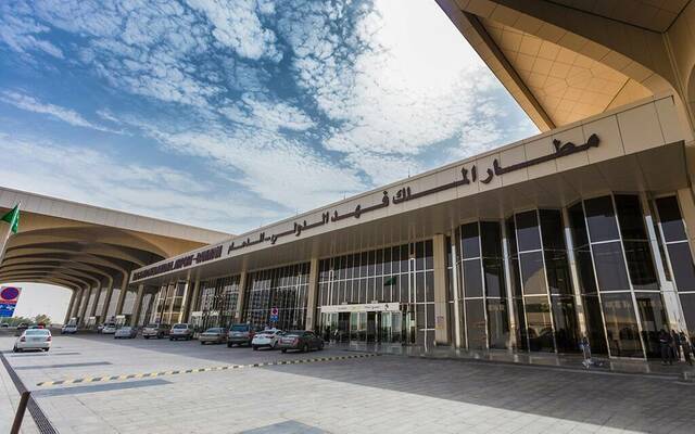 مطار الملك فهد الدولي يحقق المركز الأول بنسبة الالتزام بمعايير الأداء التشغيلي