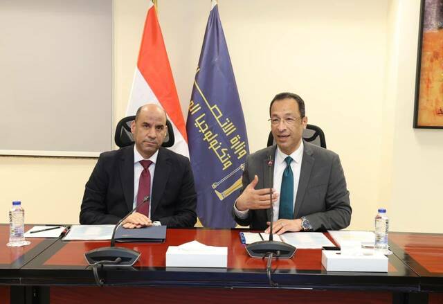 وزيرا الاتصالات والعمل يبحثان تسريع التحول الرقمي لخدمات العمال — image 1
