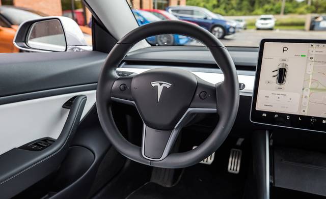 Tesla posts loss in Q1; demand for EVs weakens