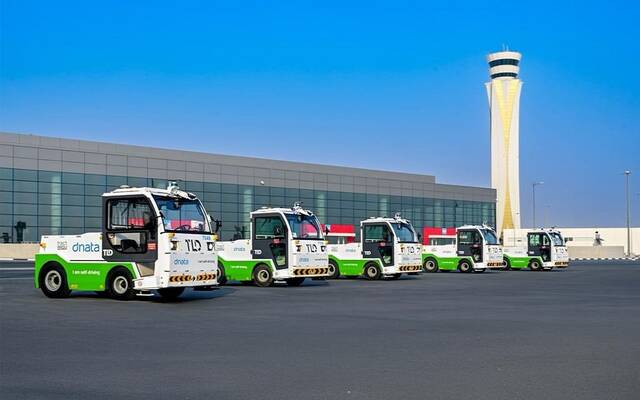 الإمارات تُطلق أول تجربة لمركبات ذاتية لمناولة الأمتعة في مطار آل مكتوم