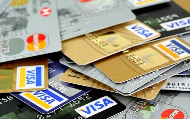 تقرير: بريطانيا تتجه لمنع المصروفات الزائدة على بطاقات الائتمان
