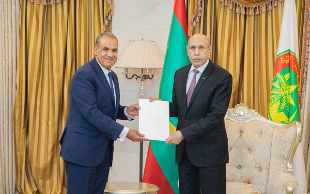 وزير الخارجية والهجرة يسلم رسالة خطية من السيسي للرئيس الموريتاني في نواكشوط