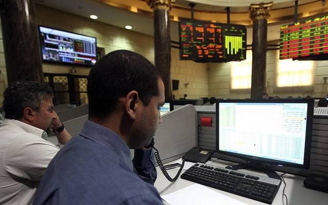 بورصة مصر تهبط لأدنى مستوى في 10 أسابيع بعد "عاصفة الحزم"