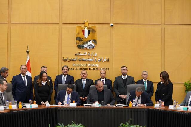 "الإسكان" توقع برتوكولاً ثلاثياً لتيسير الدفع في "بيتك في مصر"