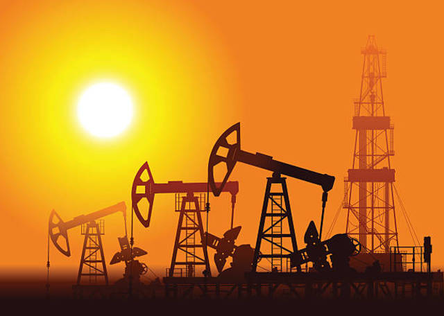 Oil hovers near 4M-peak as global growth fears emerge