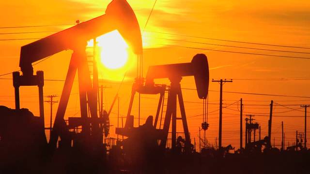 Oil falls; markets on edge over response to Saudi attacks