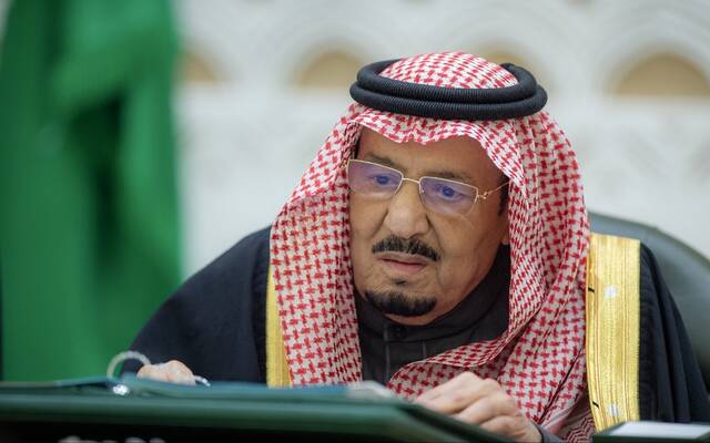 خادم الحرمين الشريفين يرأس جلسة مجلس الوزراء في الرياض