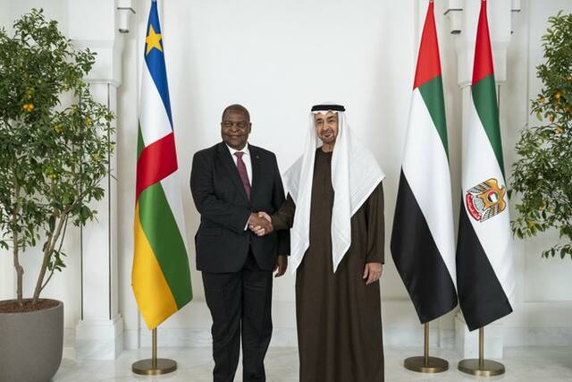 الشيخ محمد بن زايد رئيس الإمارات وفوستان آرشانج تواديرا رئيس جمهورية إفريقيا الوسطى
