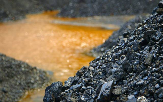 السيطرة على حريق محدود في خط الفحم البترولي بالكويت.. ووقف التصدير مؤقتاً