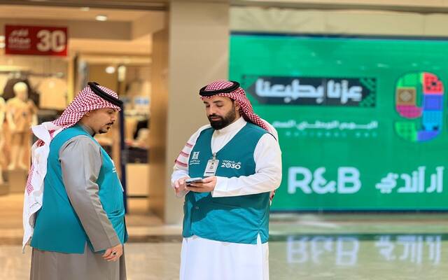 جانب من الزيارات الميدانية للتحقق من التزام المنشآات بتخفيضات اليوم الوطني