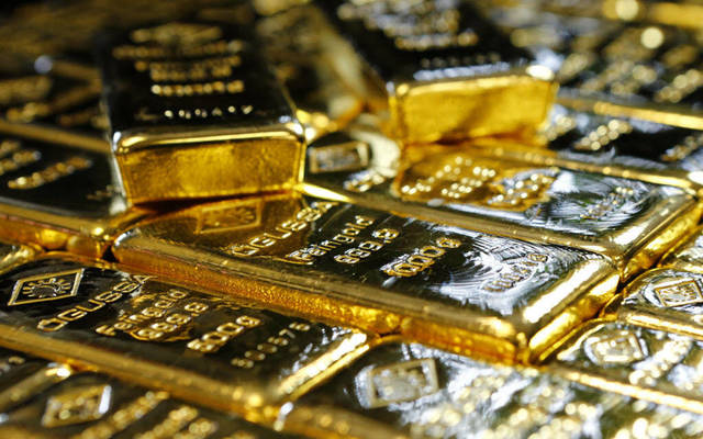 مُحللون: تضارب التصريحات حول الفائدة يضعف الذهب.. ومكاسب النفط تتزايد