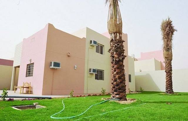مؤسسة الملك عبدالله للإسكان التنموي توقع عقود بناء 900 وحدة سكنية