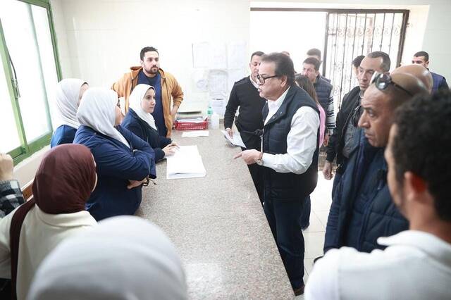 وزير الصحة المصري يوجّه بتحرير محضر شرطة بعد التعدي على ممرضة