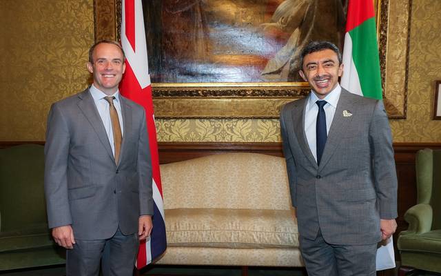 عبدالله بن زايد يبحث مستجدات الأوضاع الإقليمية مع وزير الخارجية البريطاني