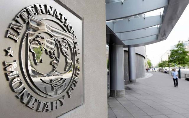 "النقد الدولي" يطالب تونس بإبقاء الأجور تحت السيطرة