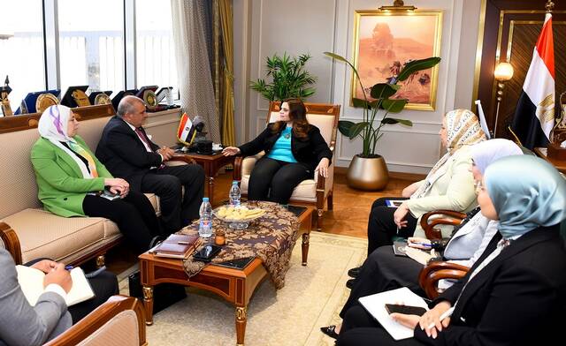 سها جندي وزيرة الدولة للهجرة وشؤون المصريين بالخارج تجتمع مع السفير أيمن مشرفة