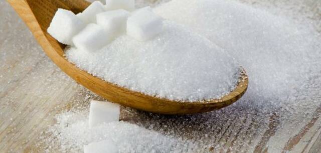ارتفع سعر كيلو السكر في بعض المناطق إلى 50 جنيهًا للكيلو