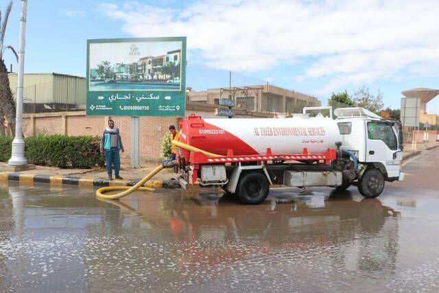 جانب من تعامل أجهزة المدن الجديدة مع تجمعات المياه