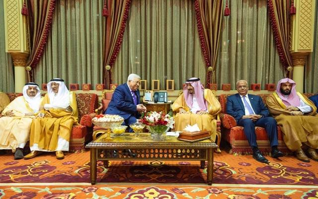 بالصور.. الملك سلمان يعقد جلسة مباحثات مع الرئيس الفلسطيني