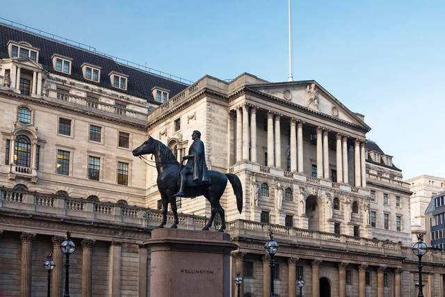 بنك إنجلترا يخفض توقعات النمو الاقتصادي بالربع الثاني لـ"صفر"