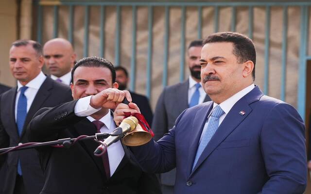 رئيس الوزراء العراقي يدق جرس المدرسة للإعلان عن انطلاق العام الدراسي الجديد 2025- 2026