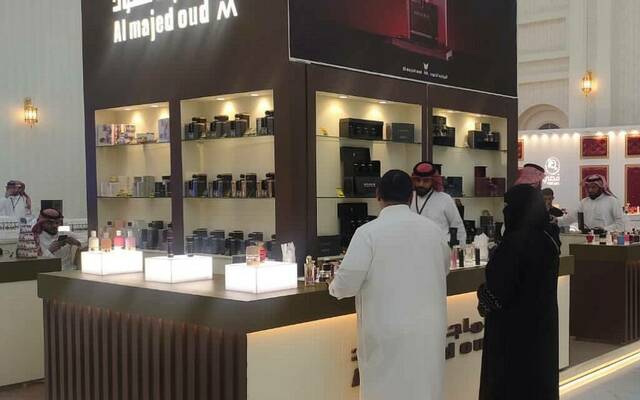 أحد معارض شركة الماجد للعود
