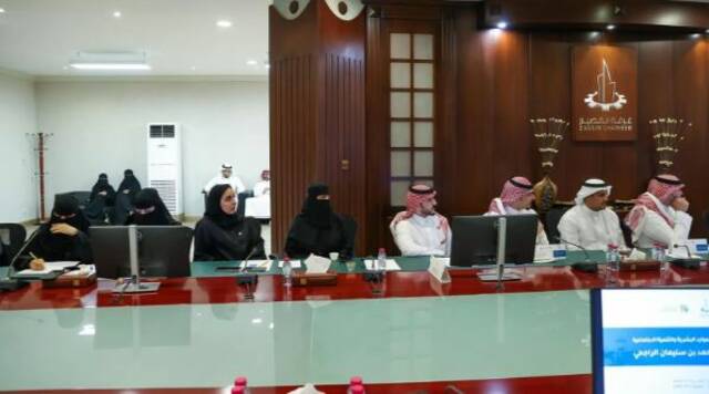 وزير الموارد البشرية يشهد توقيع 9 اتفاقيات تنموية بالقصيم