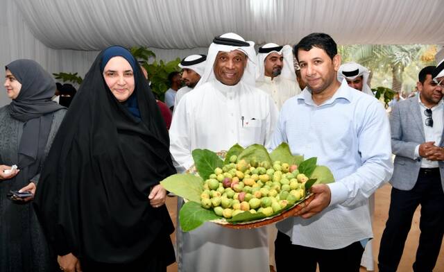 انطلاق مهرجان اللوز في سوق حديقة الزهور بالبديع