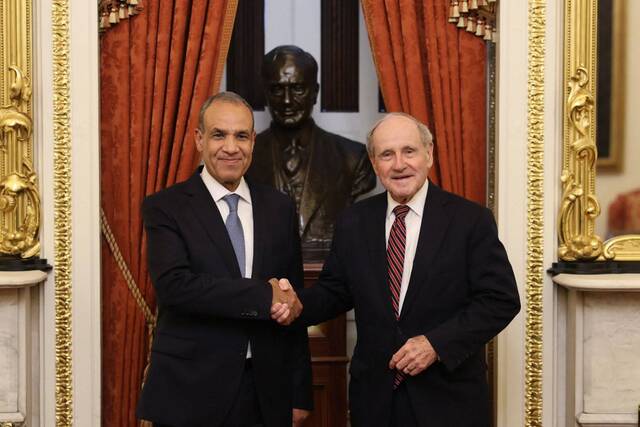 وزير خارجية مصر يلتقي رئيس لجنة العلاقات الخارجية بمجلس الشيوخ الأمريكي