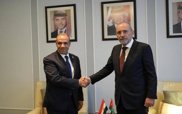 بدر عبد العاطي وزير الخارجية والتعاون الدولي والمصريين بالخارج و أيمن الصفدي نائب رئيس الوزراء ووزير الخارجية وشؤون المغتربين بالمملكة الأردنية الهاشمية